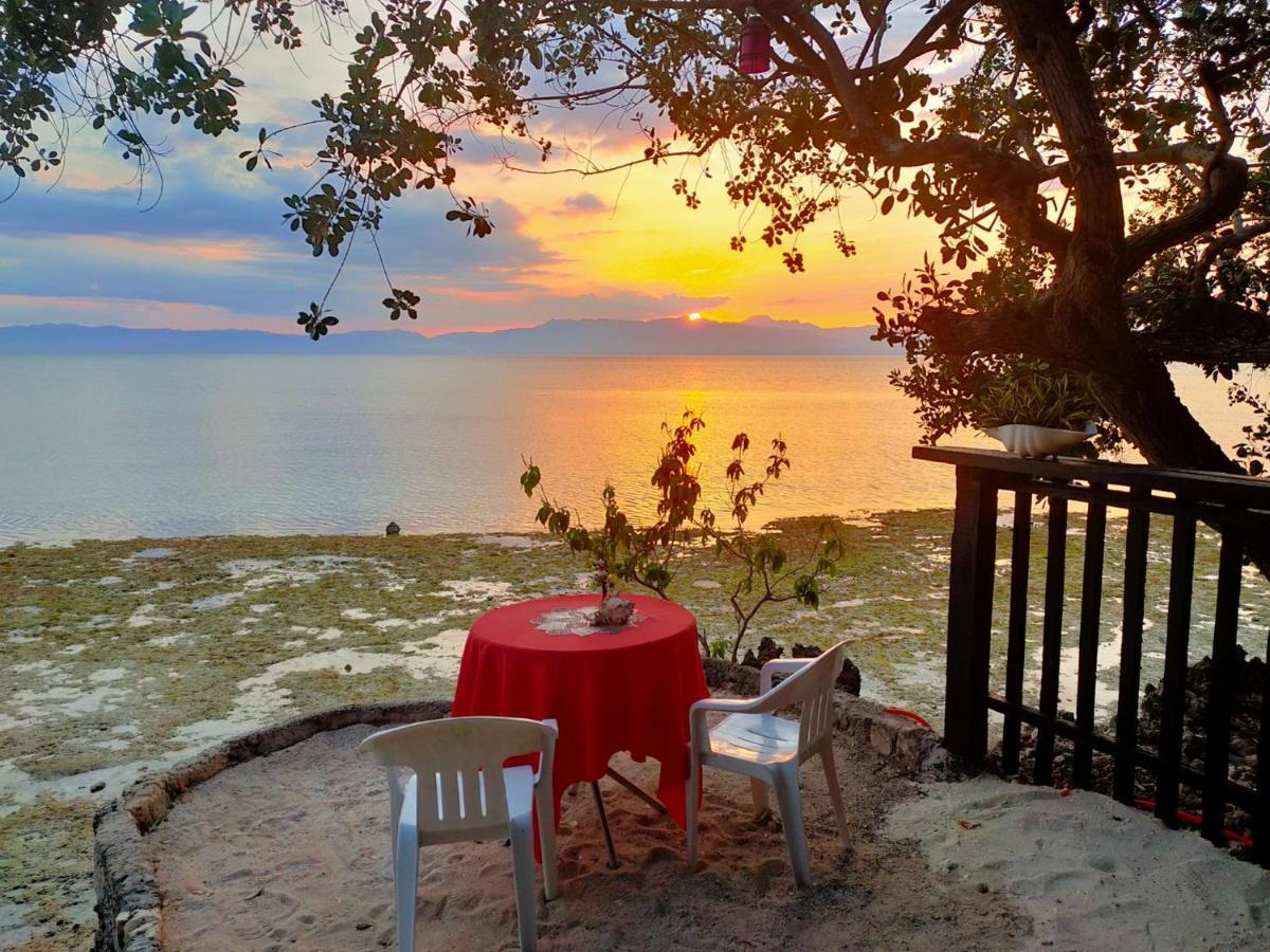 Moalboal T Breeze Coastal Resort Esterno foto