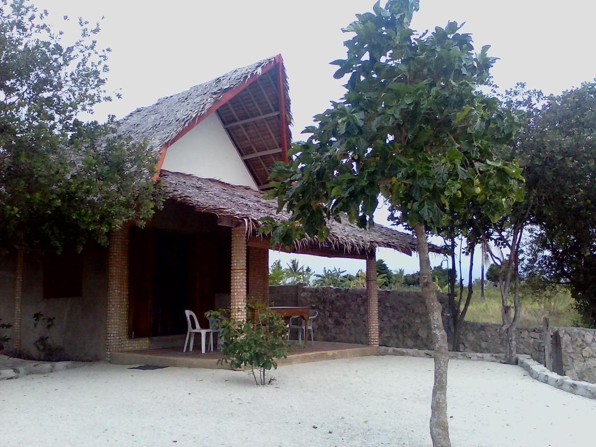 Moalboal T Breeze Coastal Resort Esterno foto