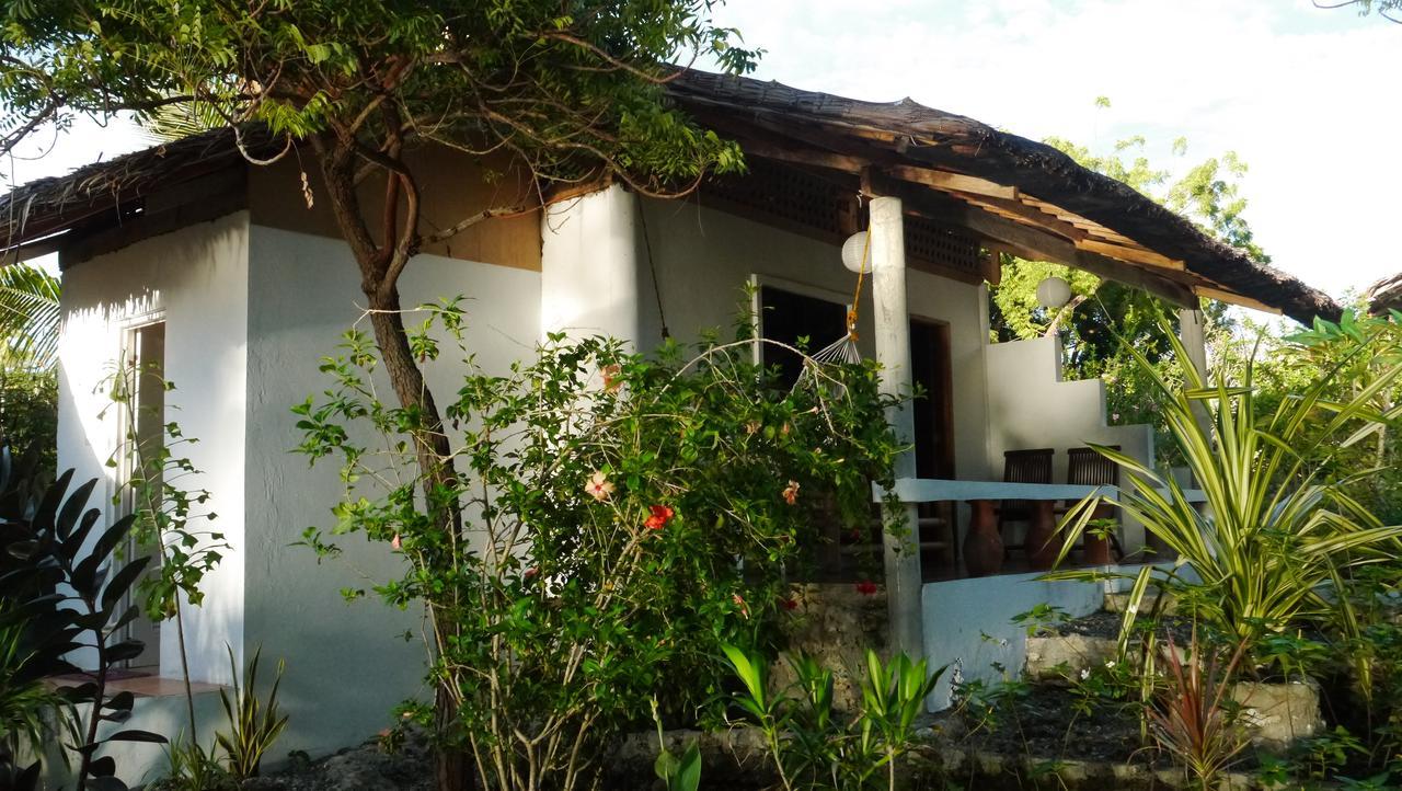 Moalboal T Breeze Coastal Resort Esterno foto